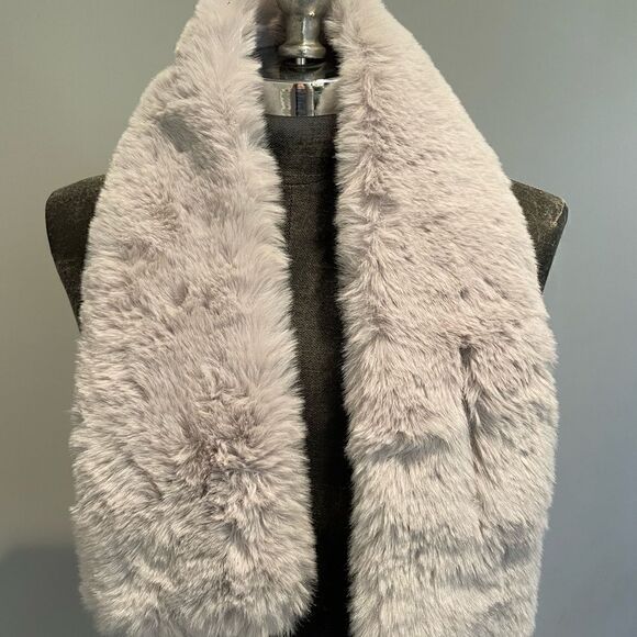 Jocelyn Faux Fur Pull Through Scarf - Picture 4 of 5
